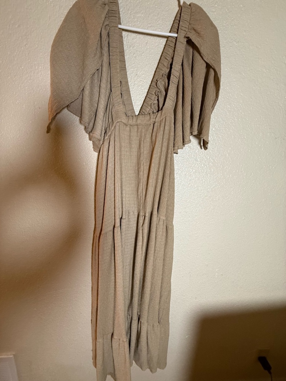 Women’s Taupe V-Neck Tiered Maxi Dress - Picture 4 of 7